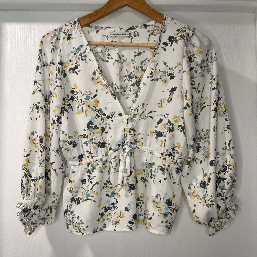 Abercrombie & Fitch Floral Balloon Sleeve Top. Size XS
